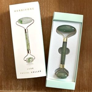 🎉 HOST PICK 🎉 [NEW UNUSED] HERBIVORE Jade Facial Roller